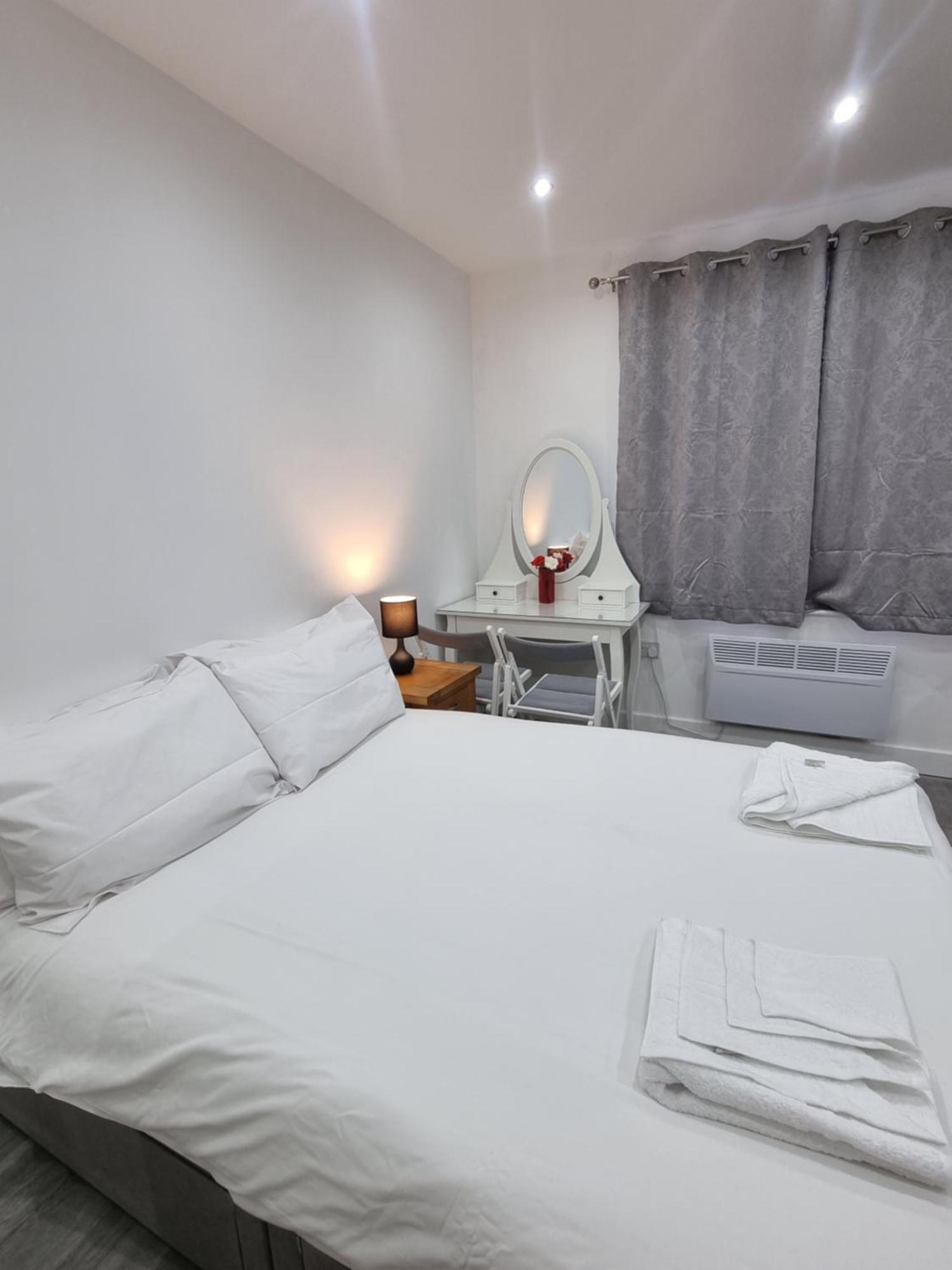 Brand New Studios In Harrow Exterior photo