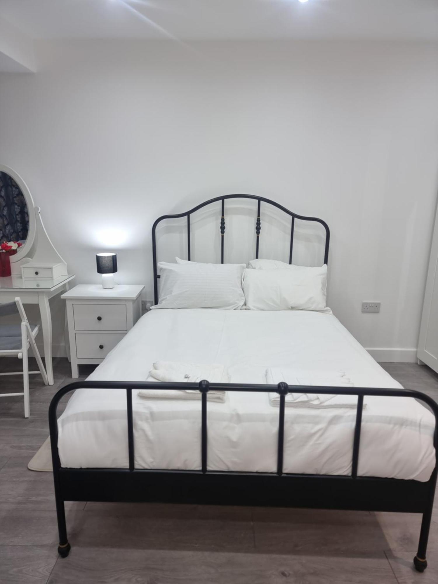 Brand New Studios In Harrow Exterior photo